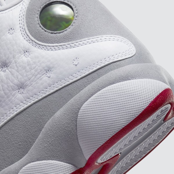 Air Jordan 13 ホワイト/グレー White and Grey Panels on the Air Jordan 13 